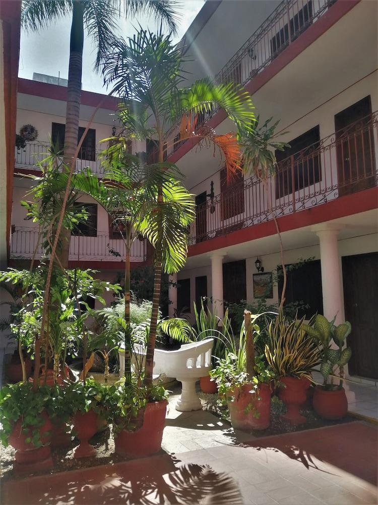 Hotel Santa Lucia Mérida Extérieur photo